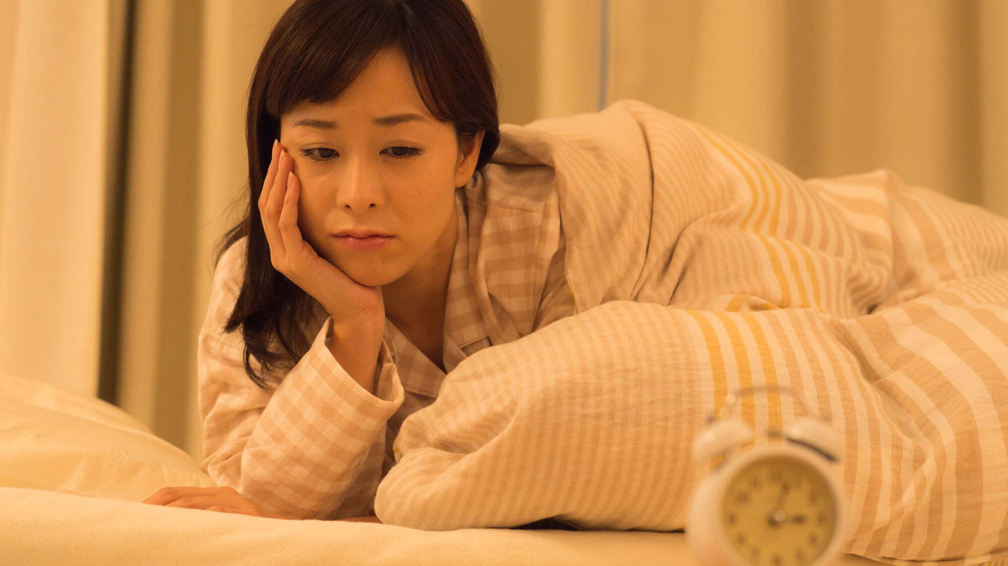 眠りが浅く、夜中に何度も目が覚める